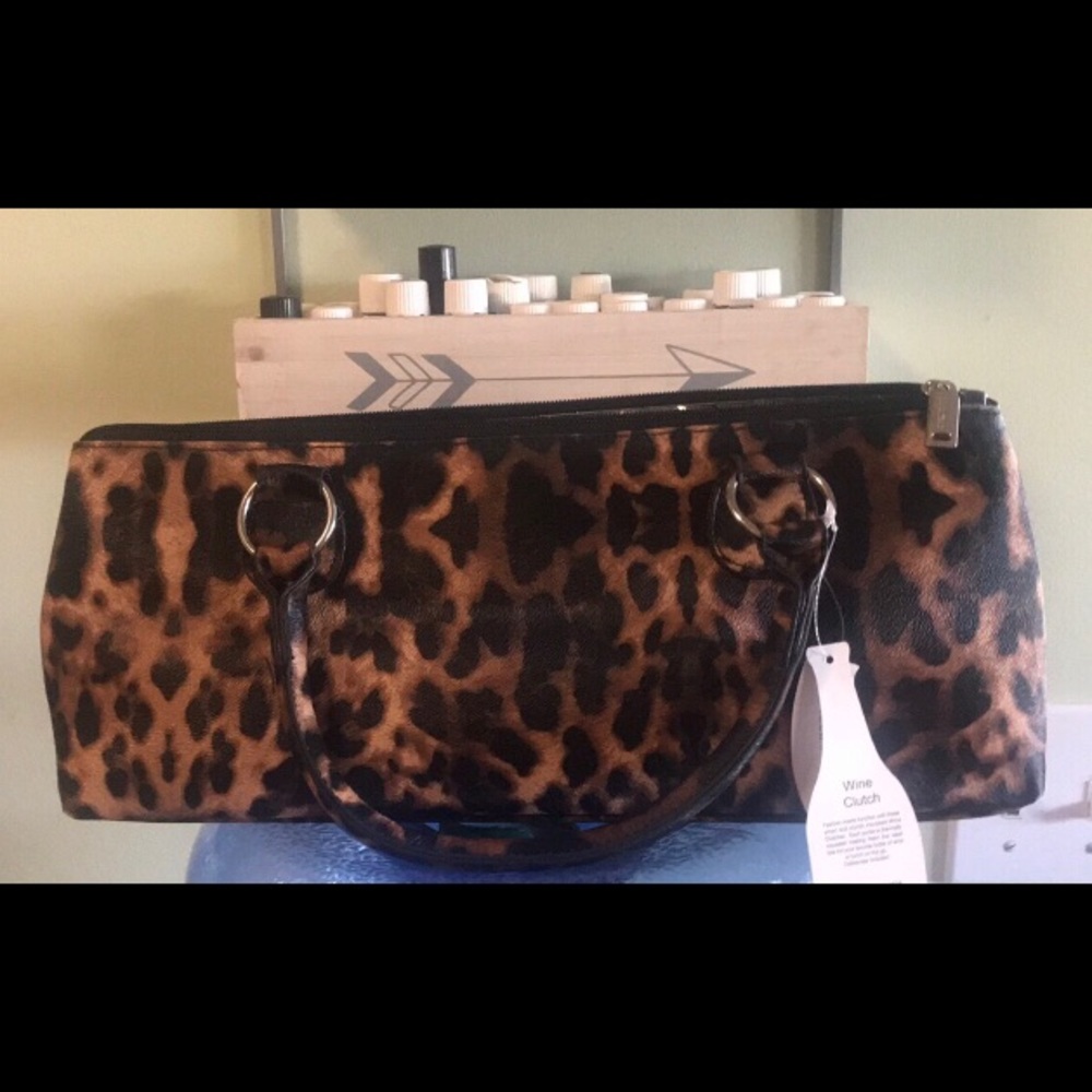 Insulated wine clutch